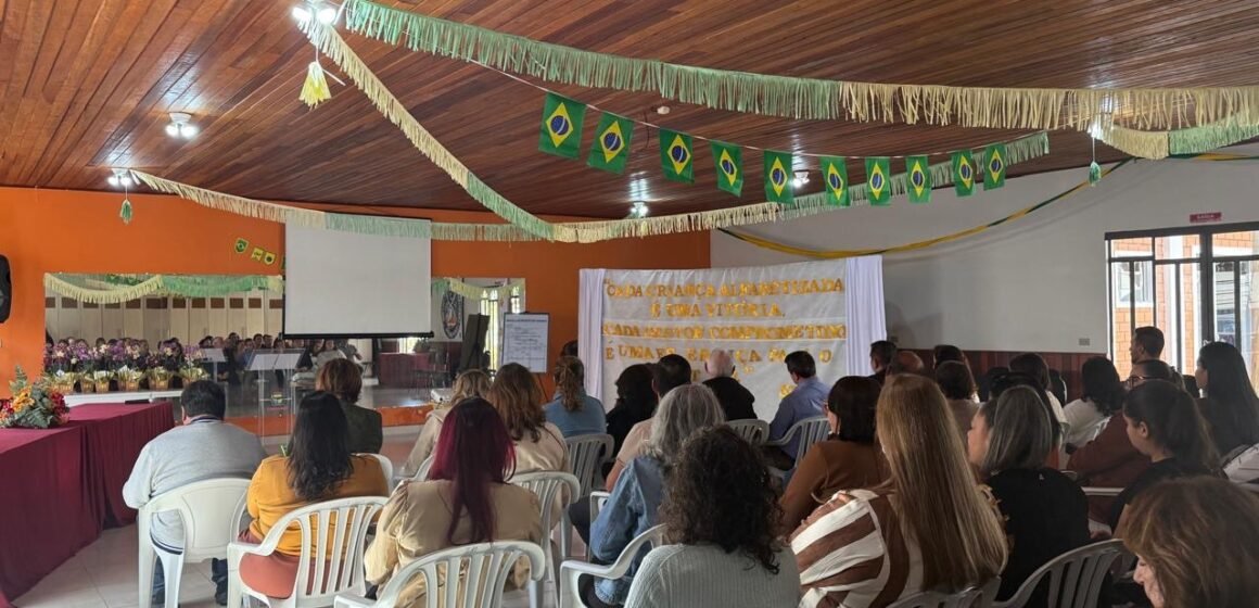 ea9022a2-a09d-4557-a756-6cb189a8088a Prefeitura oficializa diretores eleitos das escolas e CMEIs de Carambeí