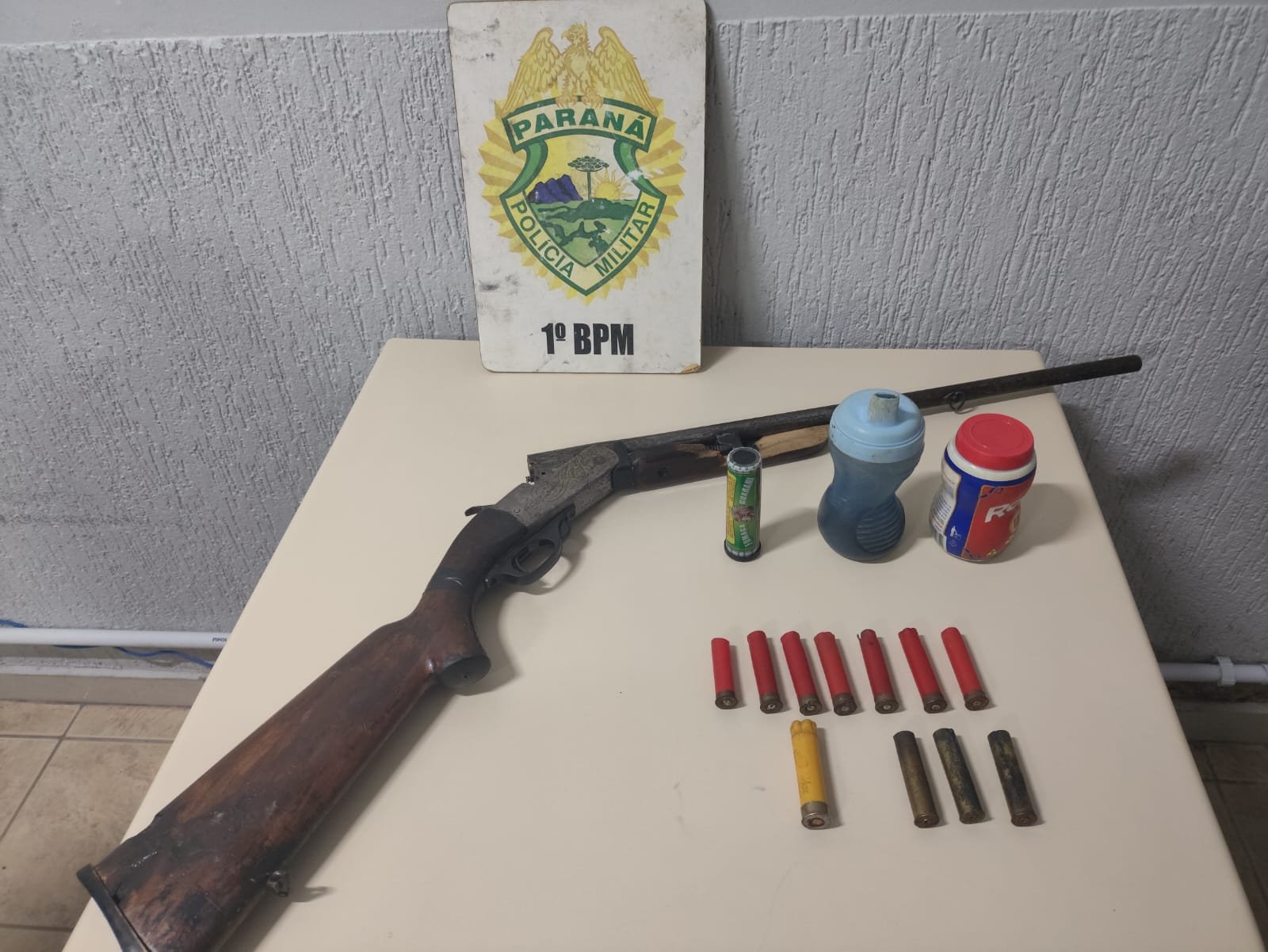 PM prende homem por posse irregular de arma de fogo na área rural de Piraí do Sul